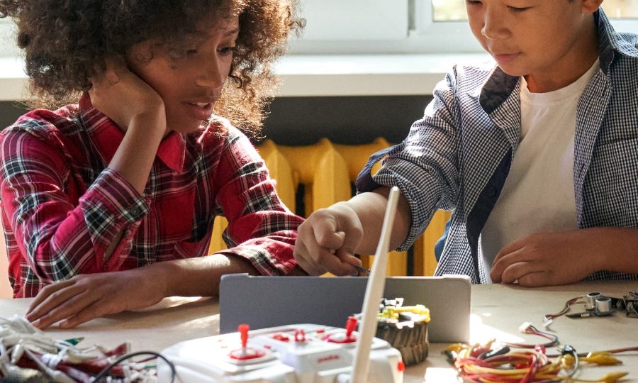 group-of-multiracial-schoolkids-in-classroom-stem-education-concept-.jpg